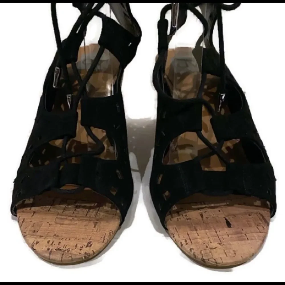 DV Dolce Vita Black wedge Tie Cut-Out Sandals 9.5